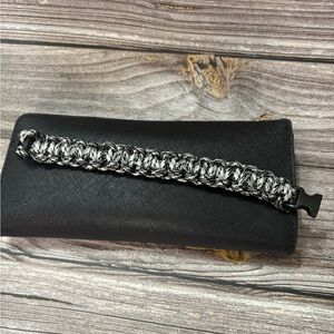 Unisex Black and Gray Paracord Bracelet